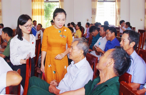 Các ĐBQH tỉnh Nghệ An trao đổi với cử tri xã Nghi Hưng (huyện Nghi Lộc)